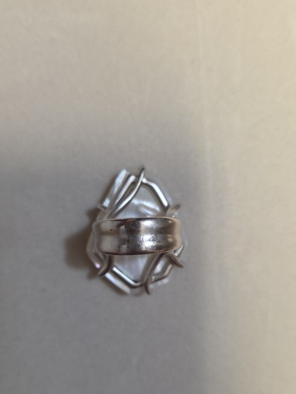 Kendra Scott Megan Ring In Iridescent Ivory Mother-Of-Pearl Set In Silver Size 8 - Picture 3 of 6